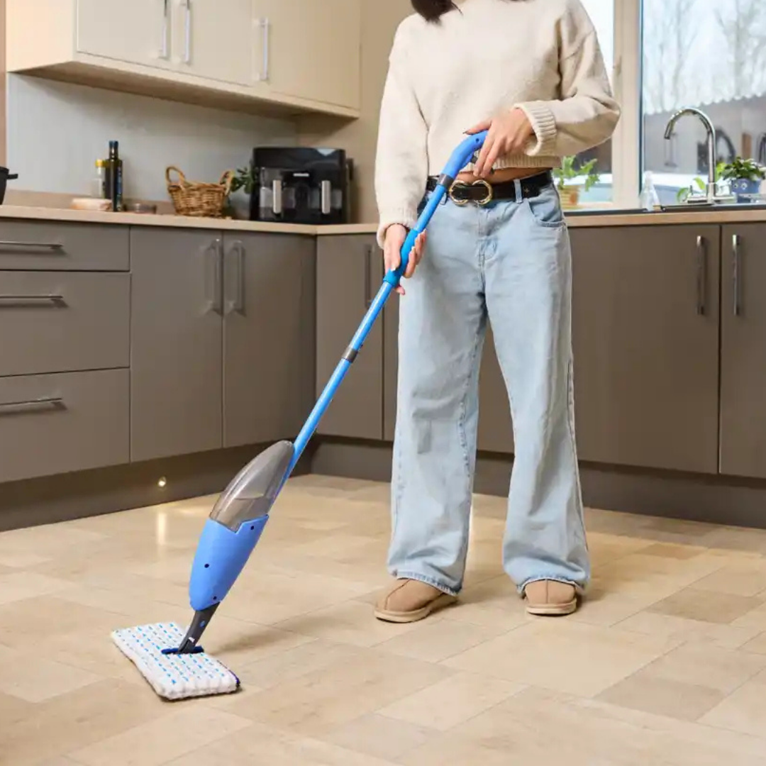 MACROMAX FASHION DOUBLE SPRAY MOP – 360° Swivel Head with 550ml Refillable Bottle and Washable Pads